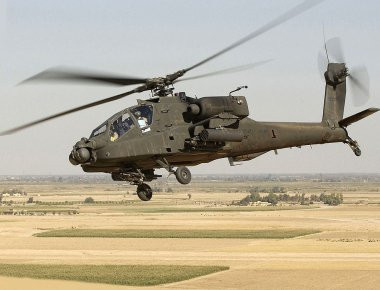 Το επιθετικό ελικόπτερο AH-64D Apache Longbow εν δράσει (βίντεο)
